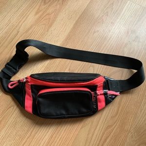 Aritzia TNA Fanny pack